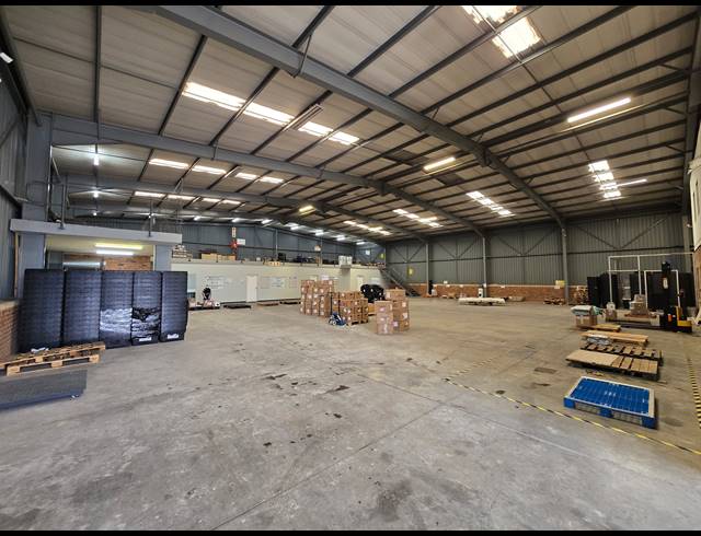 1,050M² WAREHOUSE TO LET IN TUNNEY
